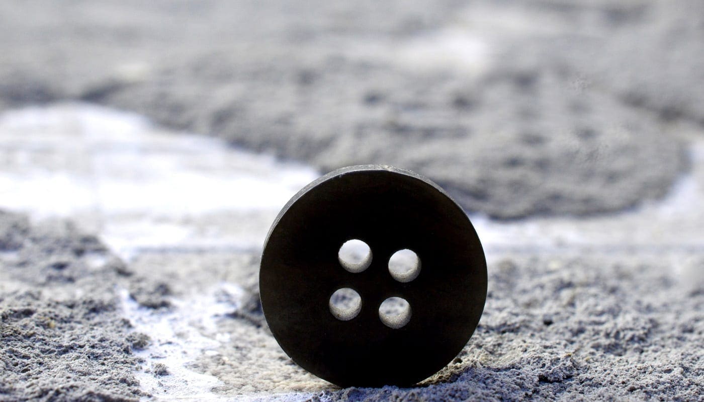 Sewing button on the ground: ID 128601237 © Nehru | Dreamstime.com