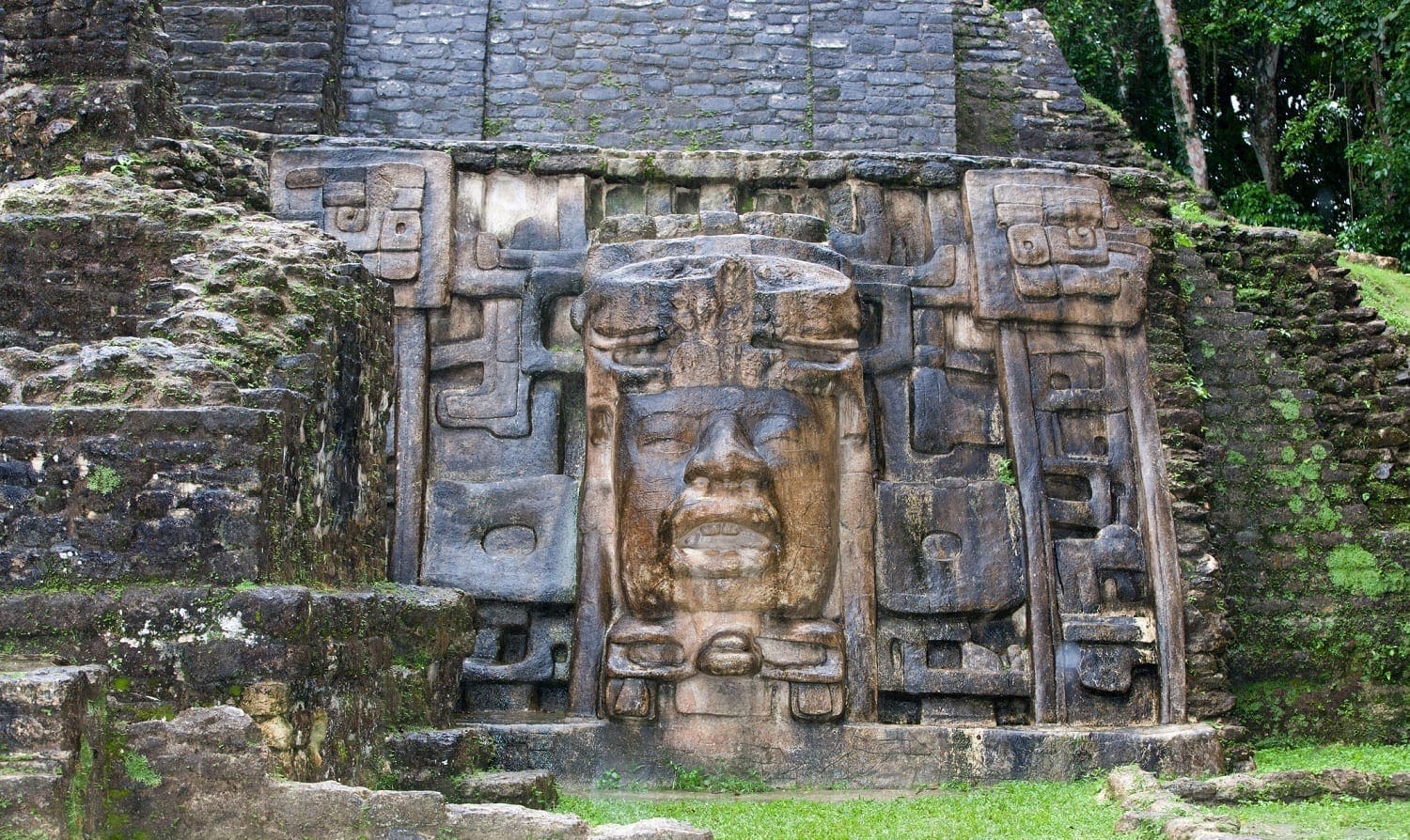 Ancient Mayan Temple Lamanai Belize, photo credit: ID 41946277 © Tamifreed | Dreamstime.com