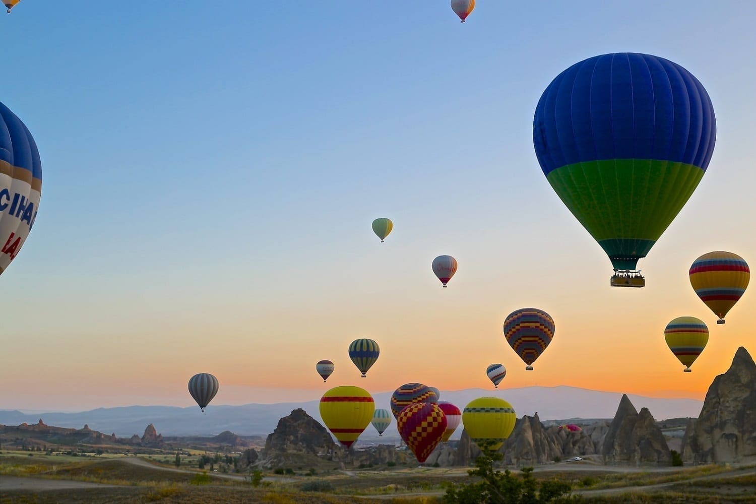 Hot air balloons at sunrise over Turkey, photo credit: Pxhere