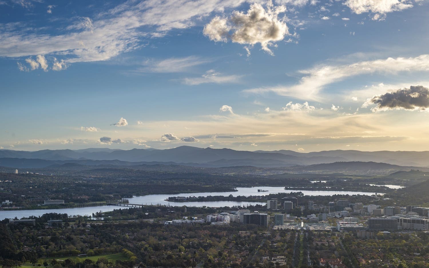 Canberra City from Mount Anisel: ID 80045271 © Chaiwat Leelakajonkij | Dreamstime.com