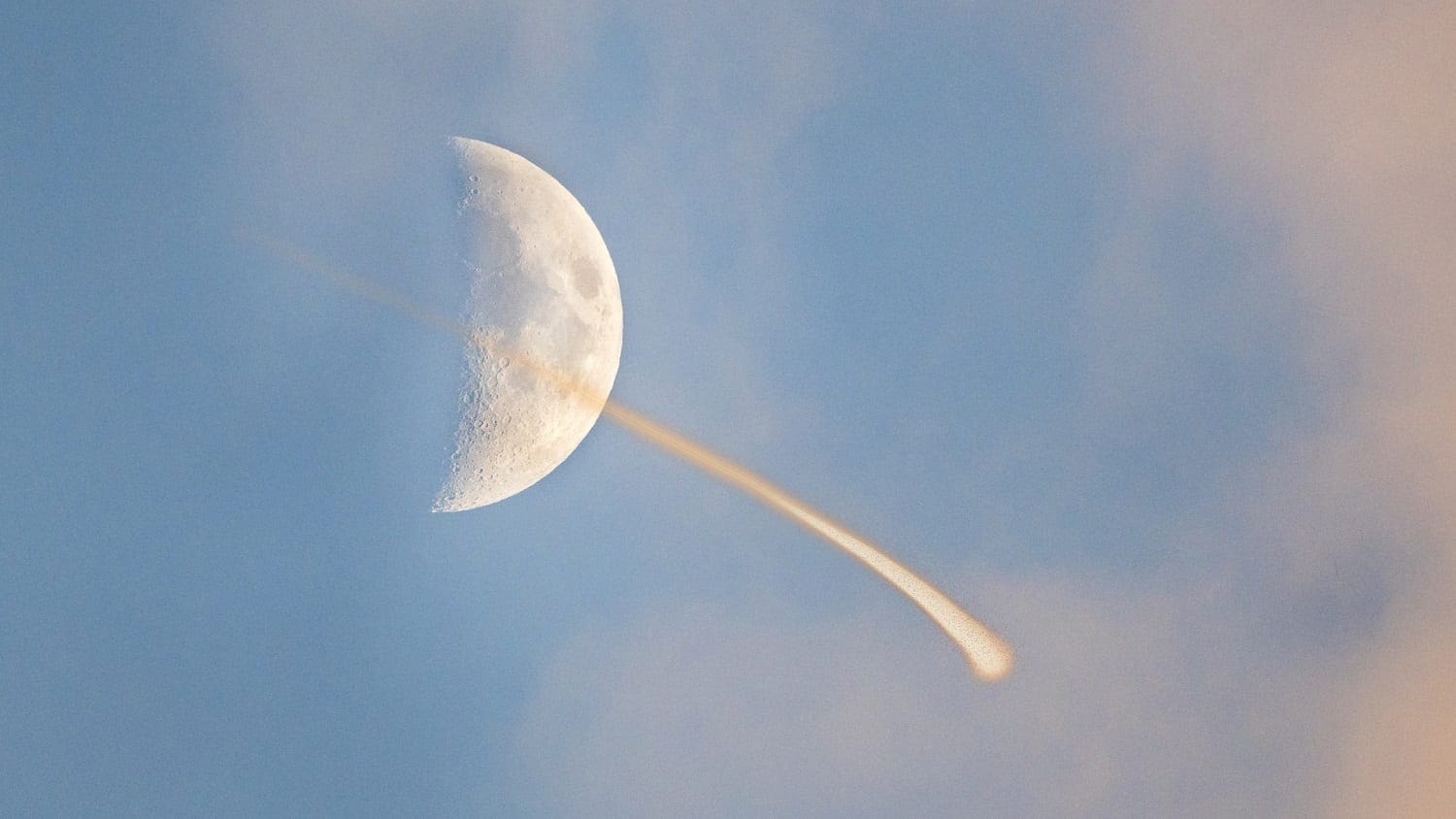 Meteor in front of the waxing moon: ID 140238662 © William Wise | Dreamstime.com