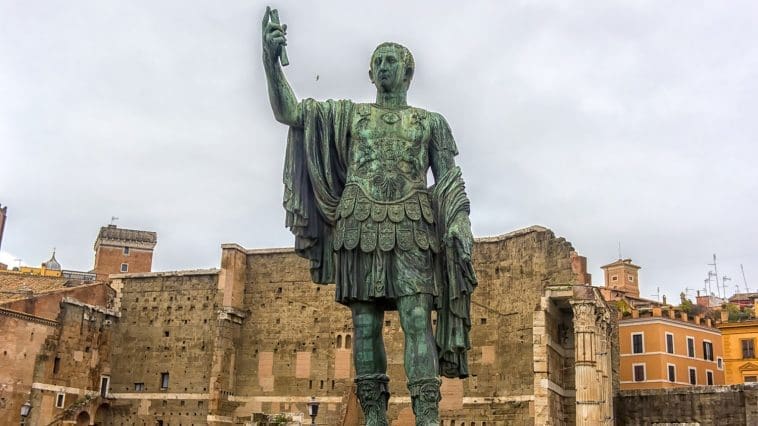 Caesar Augustus statue, Rome: Photo 143133892 © Anna Krivitskaia | Dreamstime.com